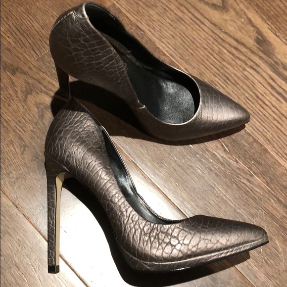 Gray metallic pumps- never worn - Picture 3 of 3